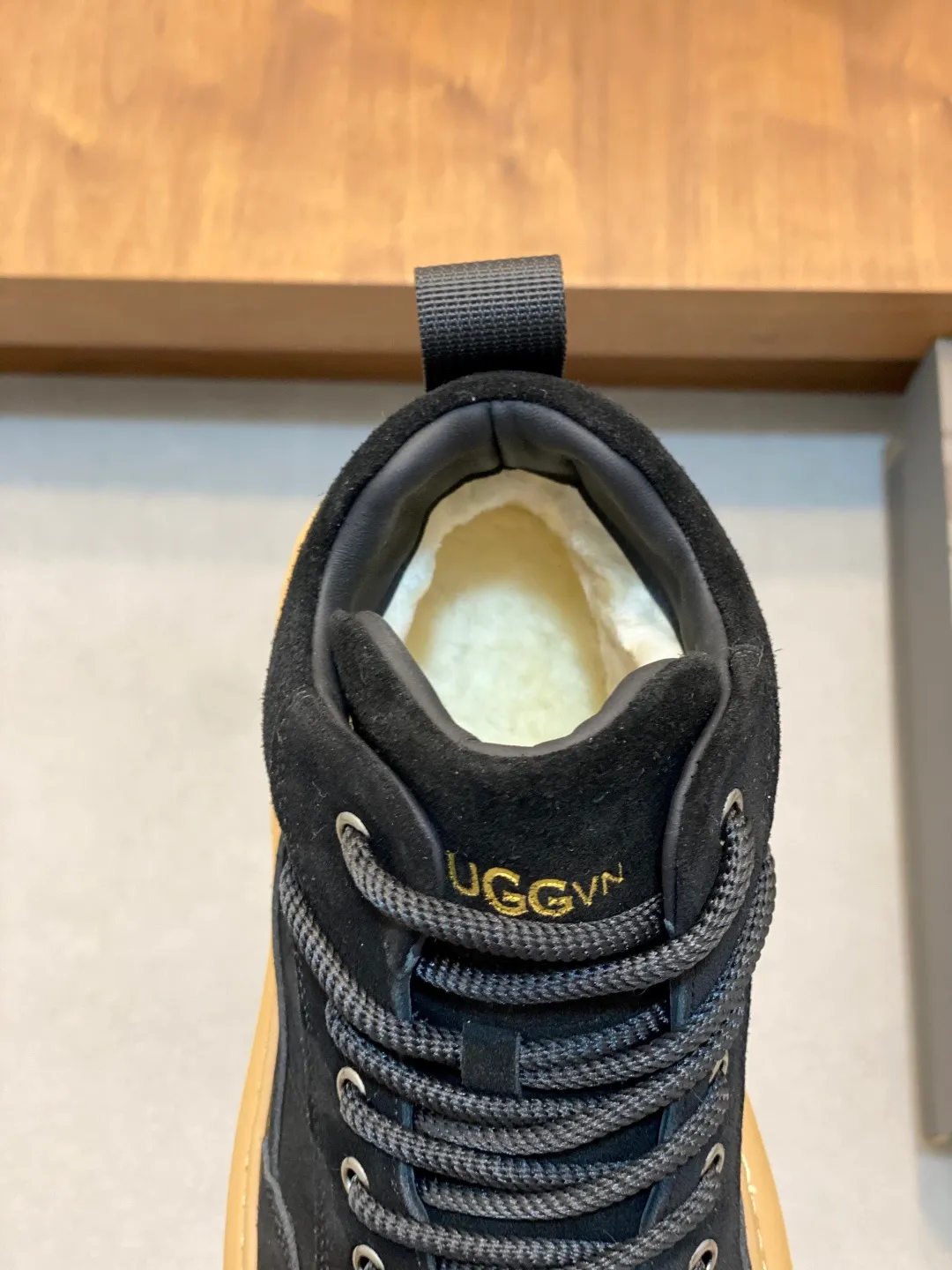 Men's shoes 💰740 UGG lace-up thick-soled sports shoes for men. Full of fashion, casual and versatile. The frosted upper is high-end without looking old-fashioned. The upper is waterproof and oil-proof, fashionable and easy to take care of. The lining is made of sheepskin. It is comfortable and warm. The upper foot is not bloated at all. Super fashionable Size: 39-44